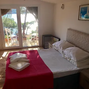 Otel Pusula, Ayvalı